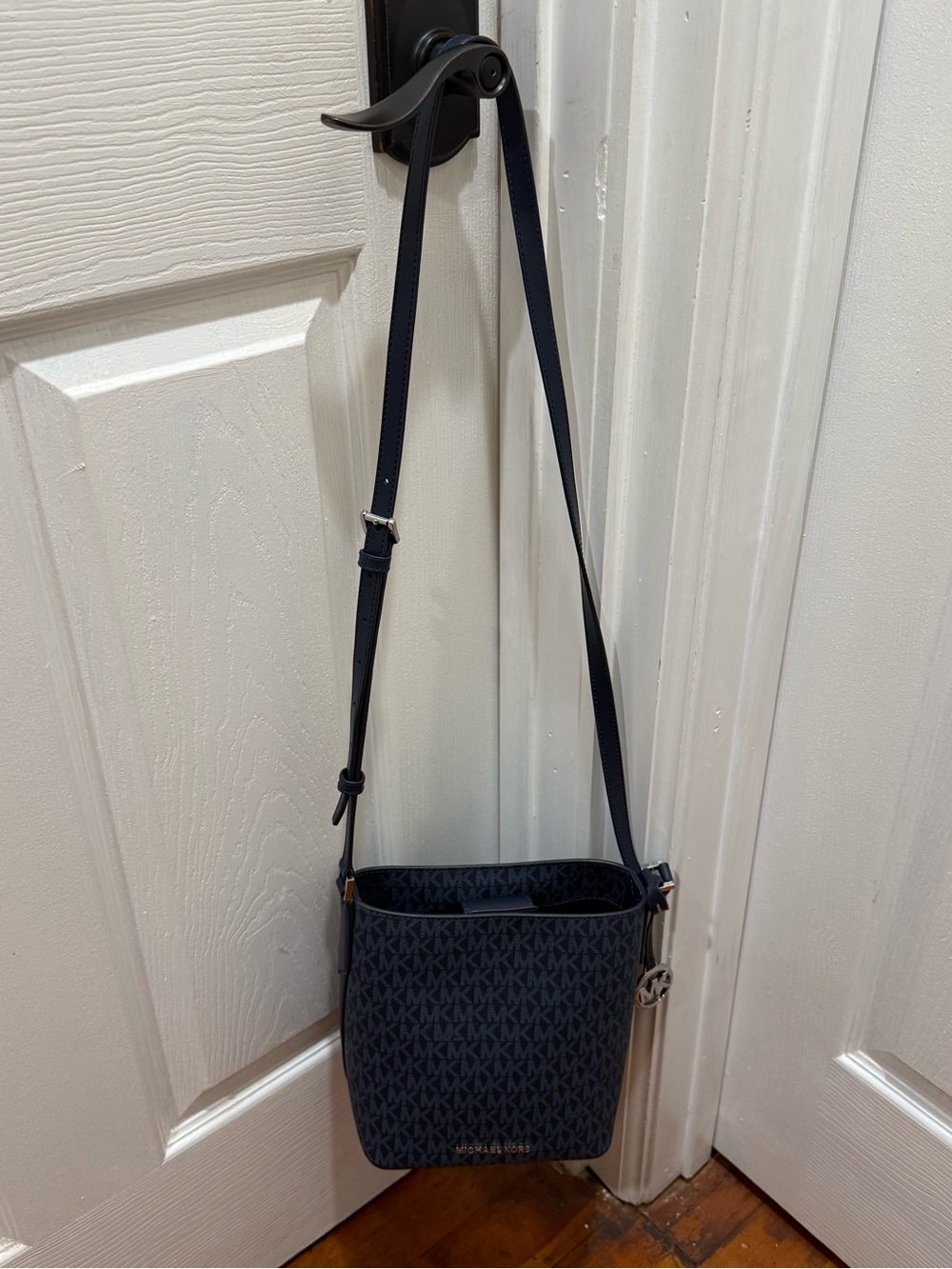 ✨ Authentic Michael Kors Kimberly Small Bucket Bag - Admiral Blue Monogram